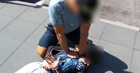 Napad na sklep w Kole. Ekspedientka zaatakowana nożem, 17-latek skradł 120 zł