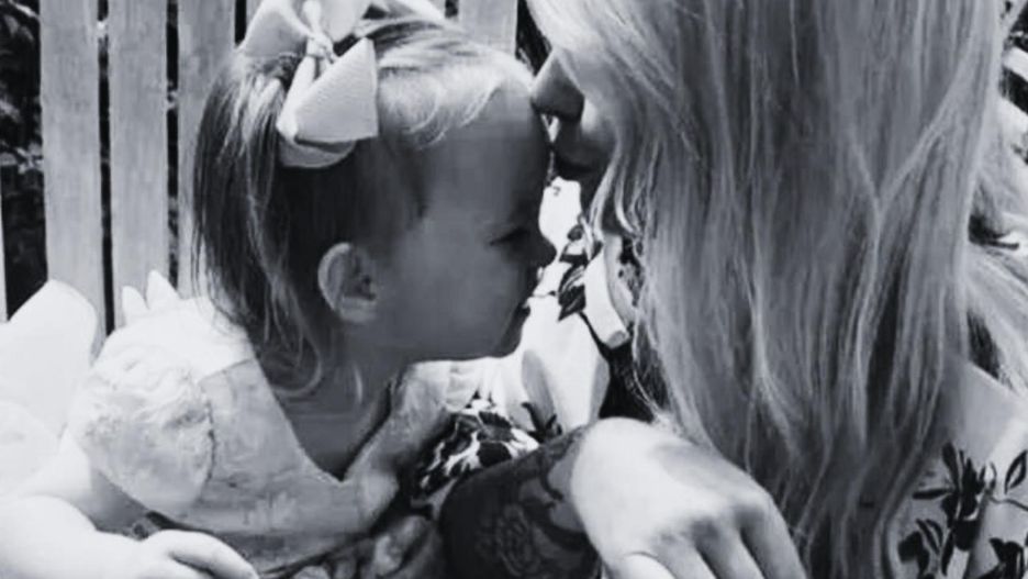 Miała zawał. 29-latka zmarła na oczach 2-letniej córki