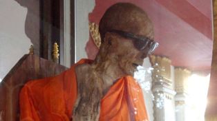 Sokushinbutsu. Historia barbarzyńskiej praktyki samomufikacji