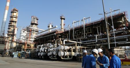Izrael zaatakował Iran. Ceny ropy rosną, giełdy w odwrocie