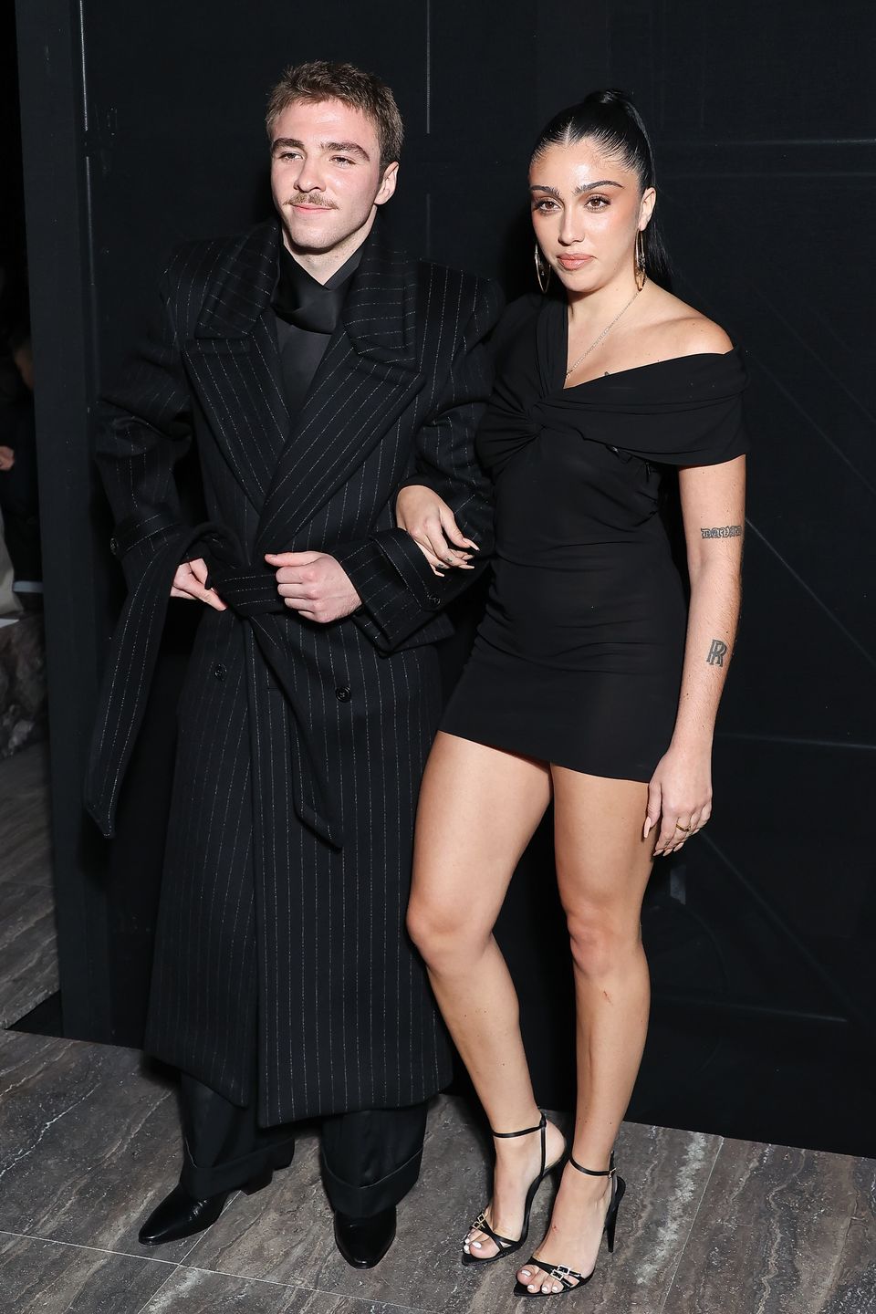 Biologiczne dzieci Madonny na Paryskim Tygodniu Mody