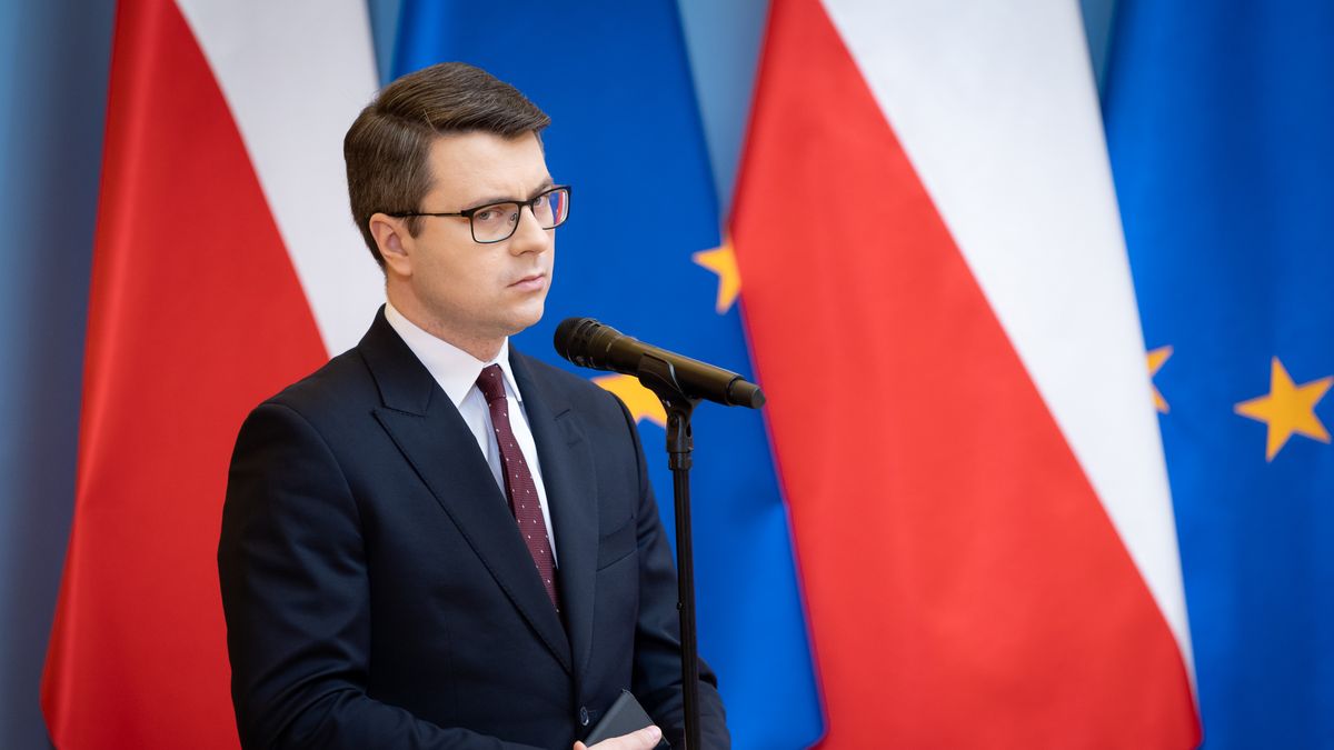 Polish government spokesman Piotr Muller during a press conference in Warsaw, Poland, on March 24, 2022 (Photo by Mateusz Wlodarczyk/NurPhoto via Getty Images)