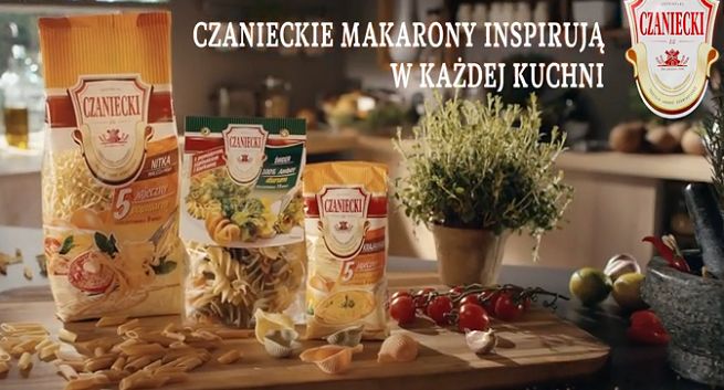 Kuchenne inspiracje i „Wszechsmaki” z Moniką Mrozowską reklamują Czanieckie Makarony (wideo)