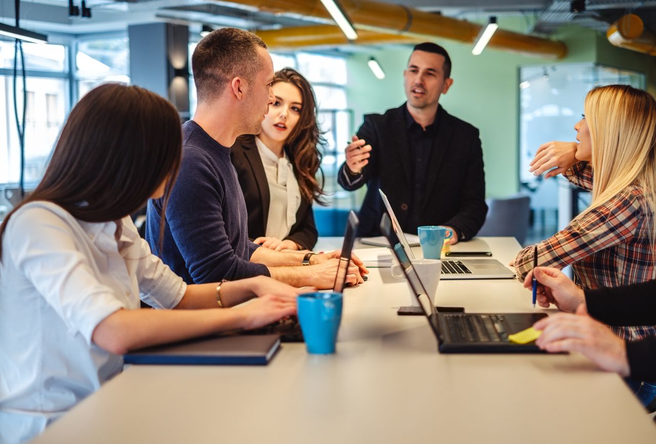 Są sprawy, o których lepiej nie rozmawiać w pracy. To "niekonstruktywne, nieraz dziecinne" i niepotrzebne