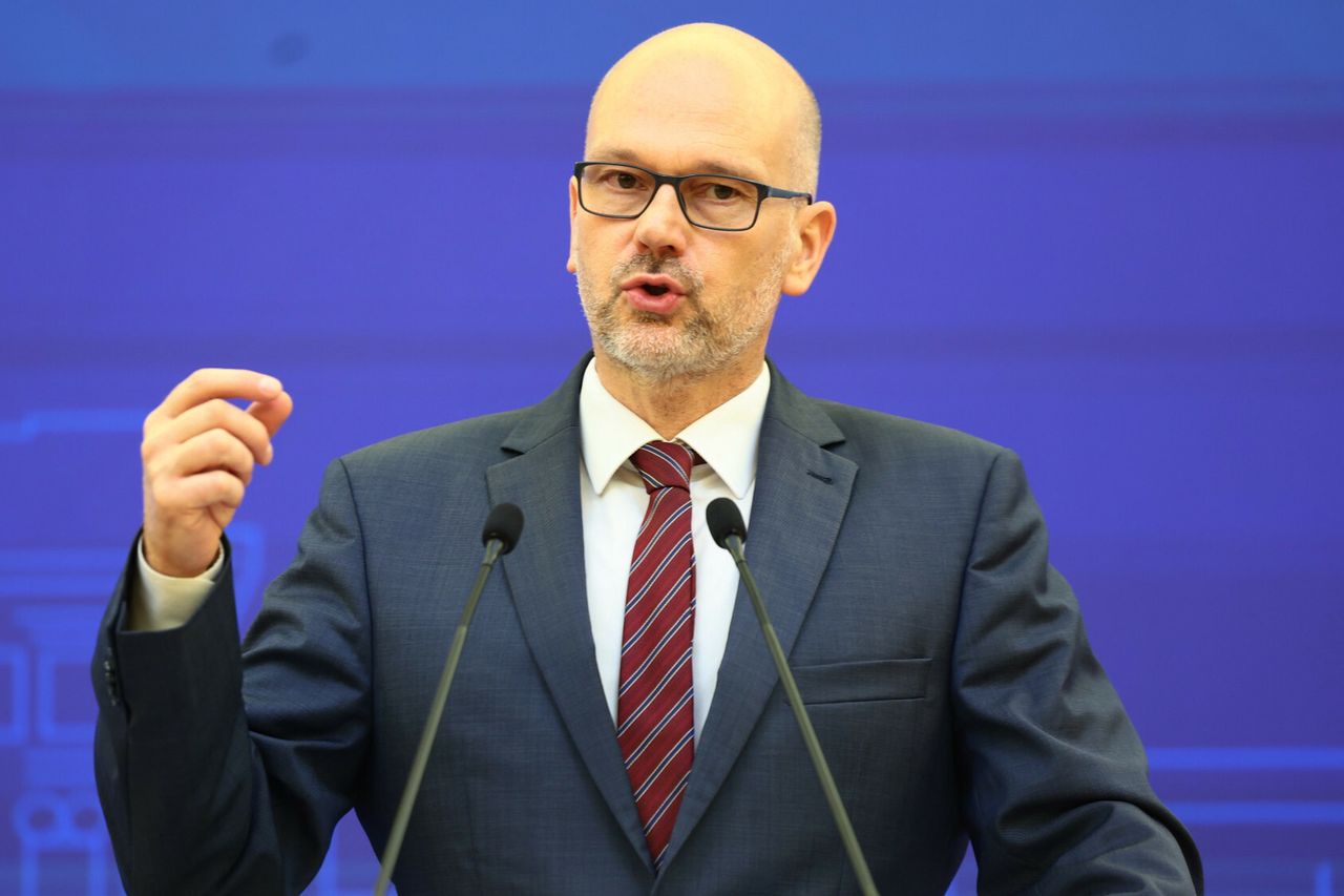 Polska płaci miliony zł odszkodowań. Minister wywołuje prezydenta