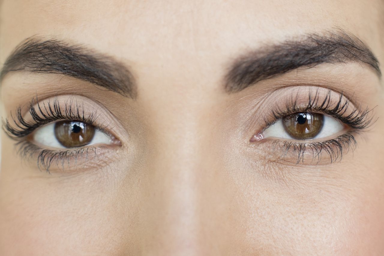 Regenerum do rzęs i brwi skutecznie pozwala na uzyskanie pięknej oprawy oczu.