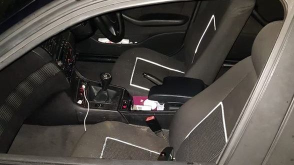 Samochód z którego wypadła kobieta