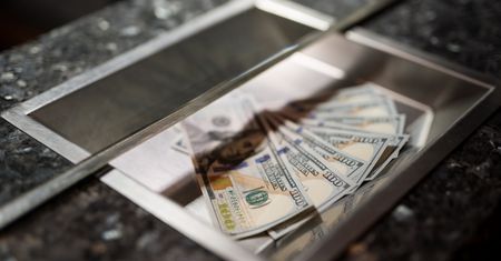 Kursy walut. Złoty mocniejszy po danych o inflacji