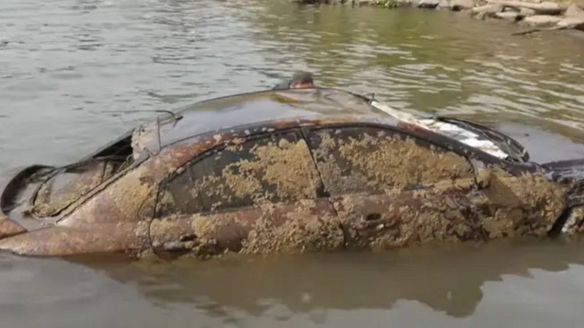 Samochód wyciągnięto z wody