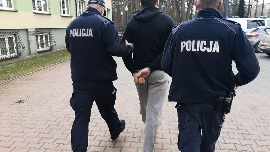 Mazowieckie. Ukradli sprzęt budowlany, motocykl i armatę