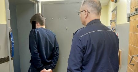 18-latek zaatakował taksówkarza nożem. Usłyszał już zarzuty