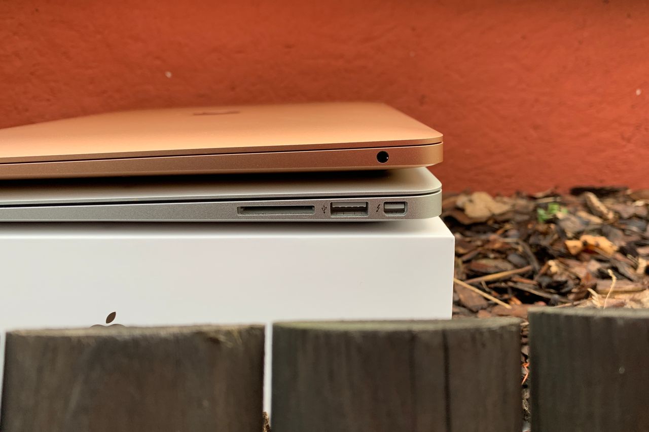 MacBook Air 2018 (złoty) vs. MacBook Air 2017 (srebrny)