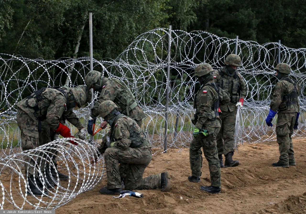 "Coraz bardziej napięta". Błaszczak o sytuacji na granicy