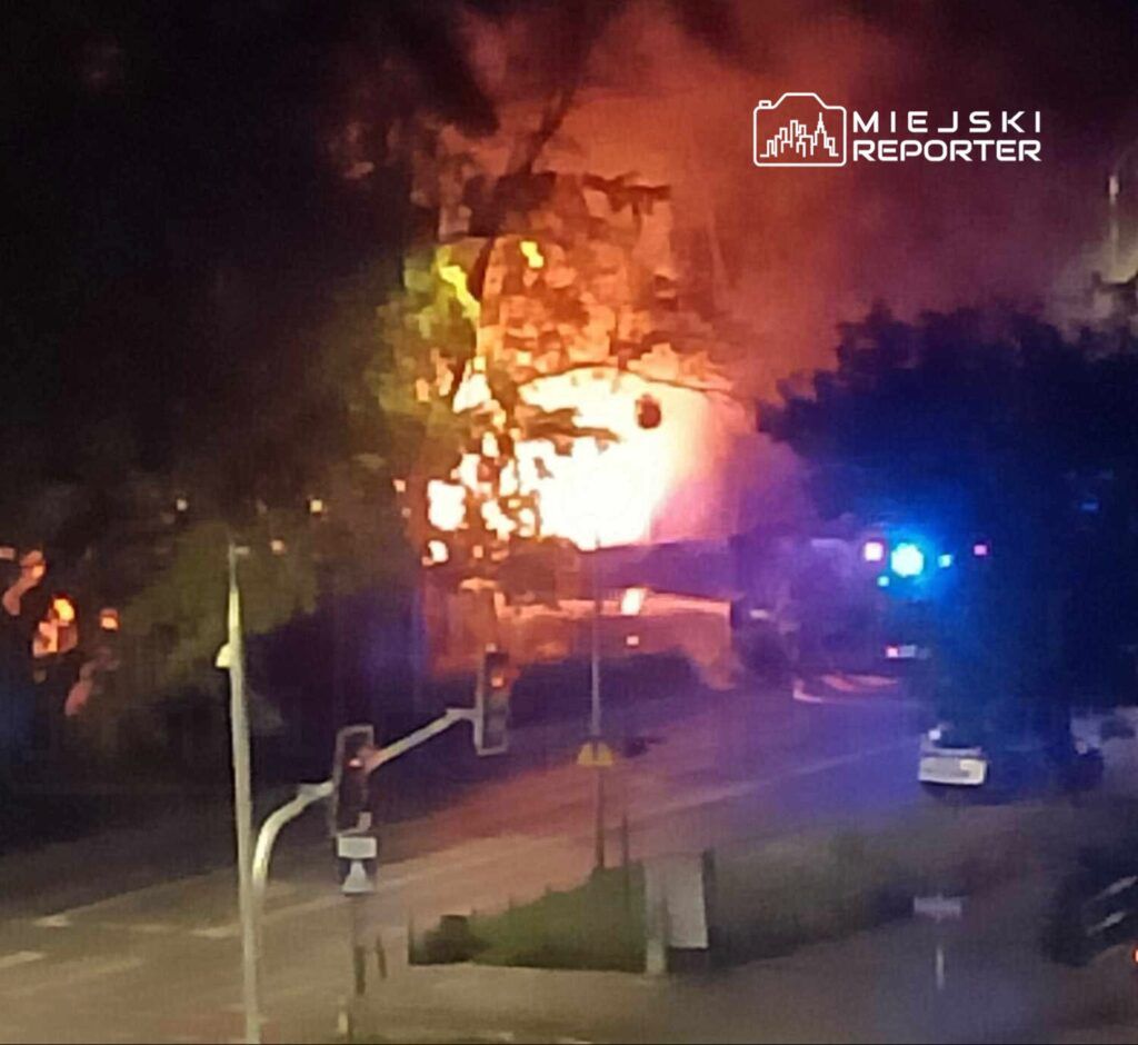 Kolejny pożar bazarku na Mokotowie. Spłonęło kilka stoisk
