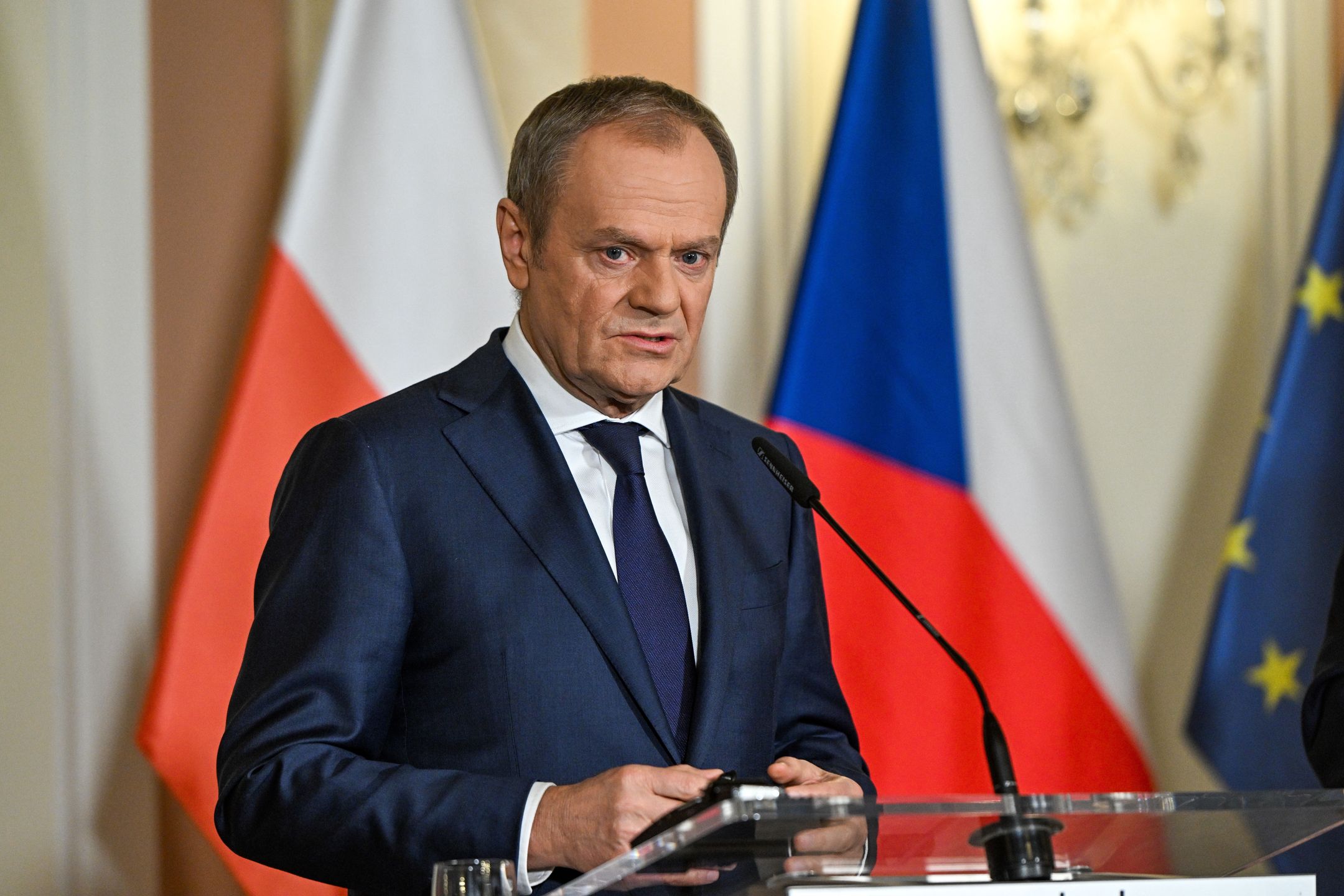 Donald Tusk
Radek Pietruszka
dyplomacja, grupa wyszehradzka, powitanie, premier, premierzy, szczyt, V4, wizyta, zagraniczna