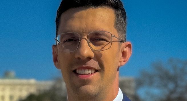 Nowy program TVP Info przeciw dezinformacji i oszustwom. Dwójka prowadzących