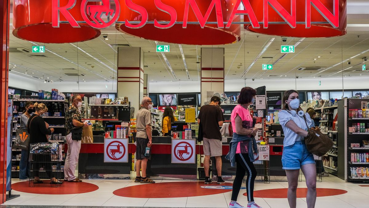KRAKOW, POLAND - 2021/07/12: People wearing masks seen at a Rossmann shop inside a shopping mall. (Photo by Omar Marques/SOPA Images/LightRocket via Getty Images)