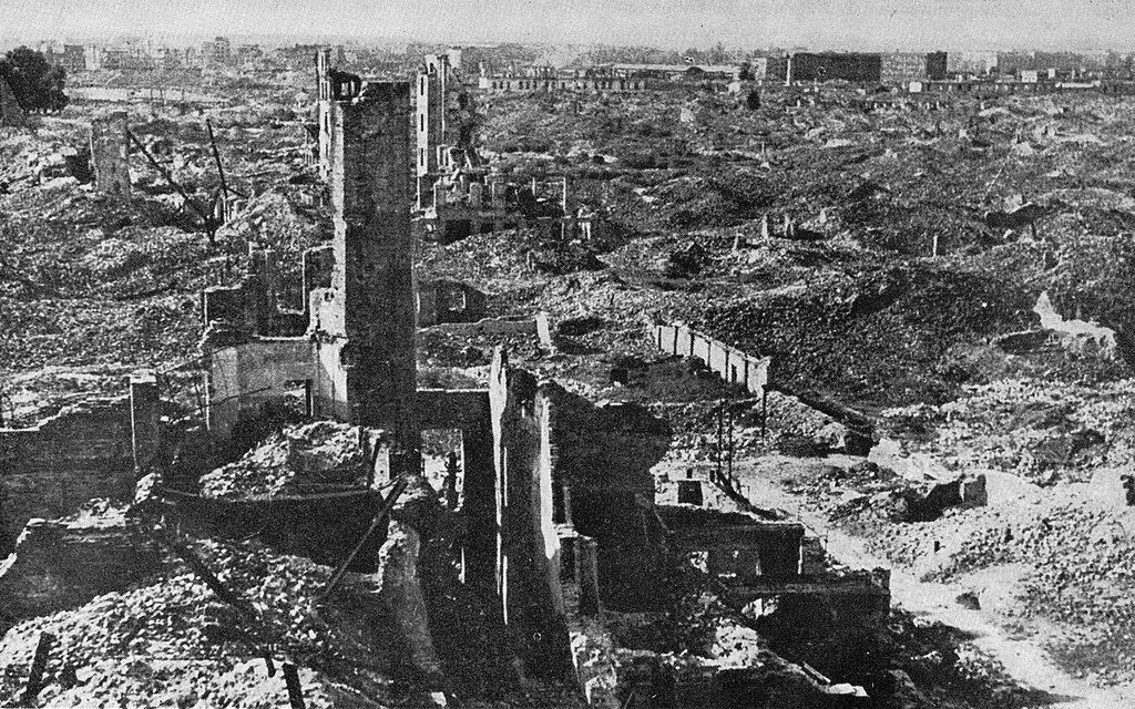 Obraz Warszawy w 1945 roku nie nastrajał do świętowania.