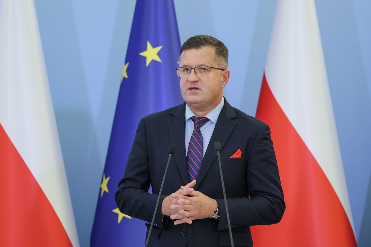 Stróżyk: otoczenie Dudy ukrywa informacje o działaniach Macierewicza