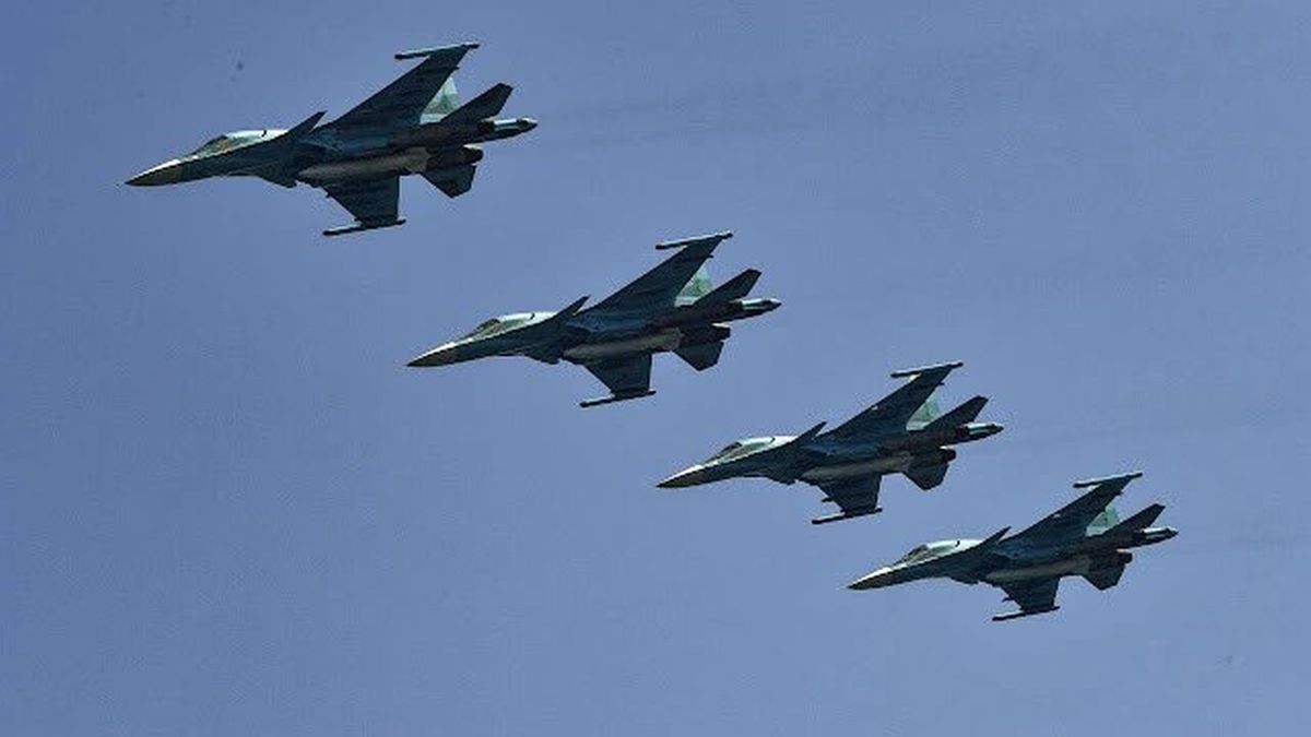 Su-34 w locie, zdjęcie poglądowe