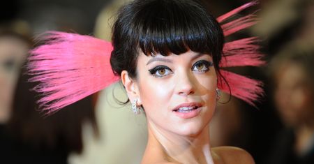 Lily Allen żartuje, że zamieniła się w babcię. Pokazała siwe włosy