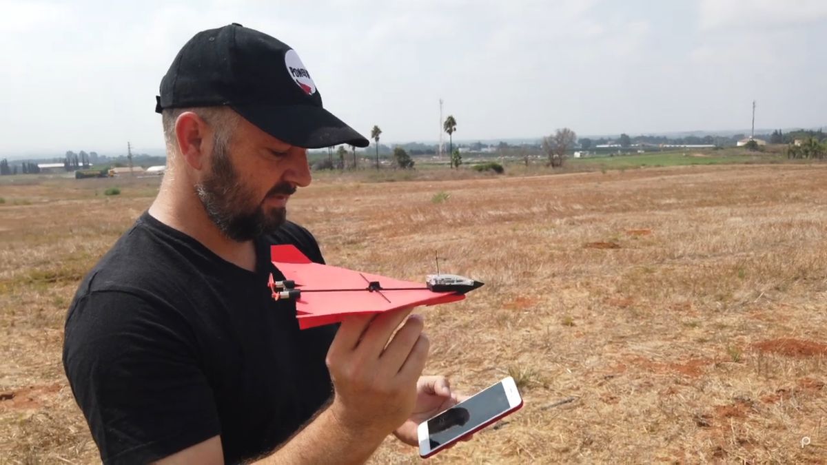 POWERUP 4.0: Papierowy samolot kontrolowany smartfonem 1