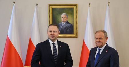 Tusk godzinę rozmawiał z Nawrockim. Atmosfera "normalna"