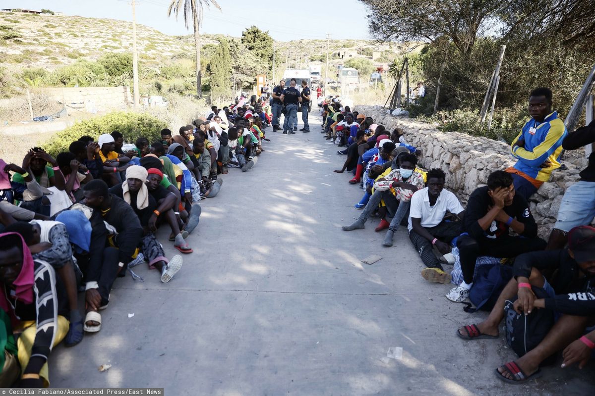 Kryzys migracyjny na włoskiej wyspie Lampedusa