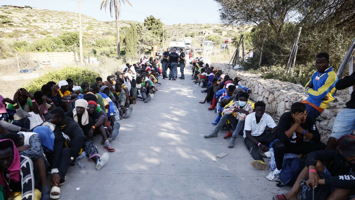 Kryzys migracyjny na włoskiej wyspie Lampedusa
