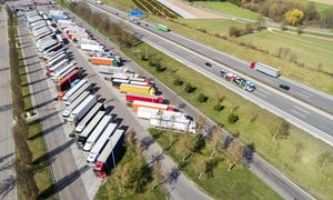 Około 0:40. Polak spał przy A12 w Niemczech. Ktoś zapukał