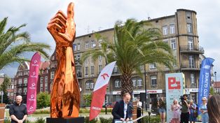 Gliwice podsumowały Biennale. Ile kosztował słynny totem z kciukiem?