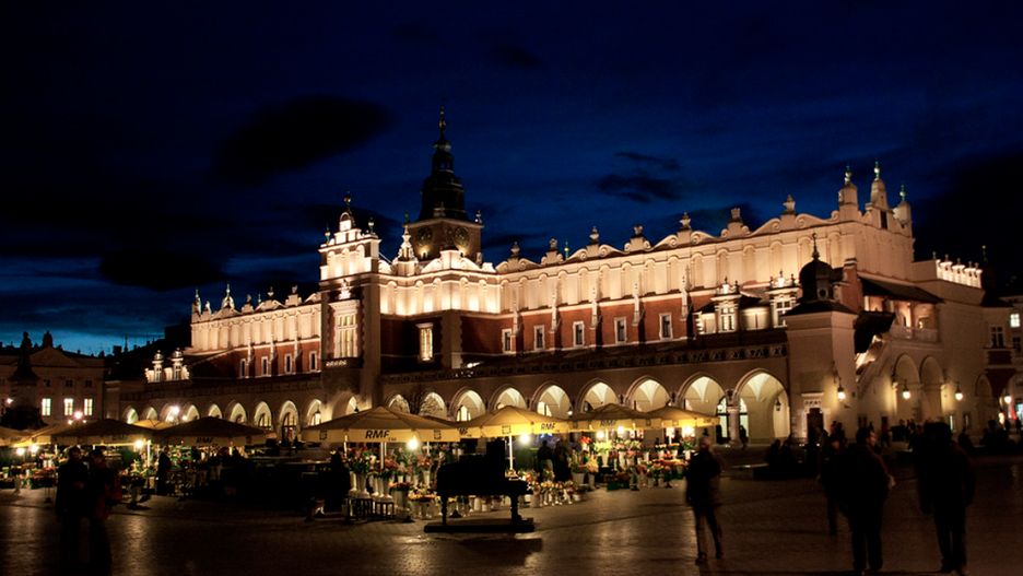 Nocny Kraków nadal kusi ofertą klubów ze striptizem, nie pomogły uchwały radnych, zakazujące działalności o charakterze "sprzecznym z moralnością publiczną"