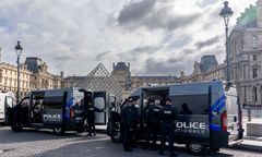 Klejnoty z Luwru. Dwaj podejrzani mieli długie kryminalne CV