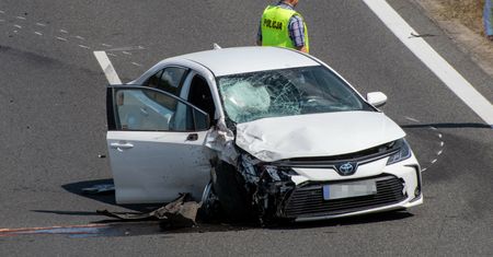 Polacy wydali na polisy 39 mld zł. OC komunikacyjne dalej tanie, choć odszkodowana rosną