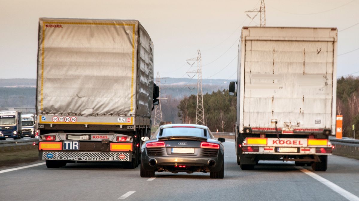 Wyprzedzanie się pojazdów ciężarowych na autostradach irytuje kierowców aut osobowych (fot. Mariusz Zmysłowski/Autokult)