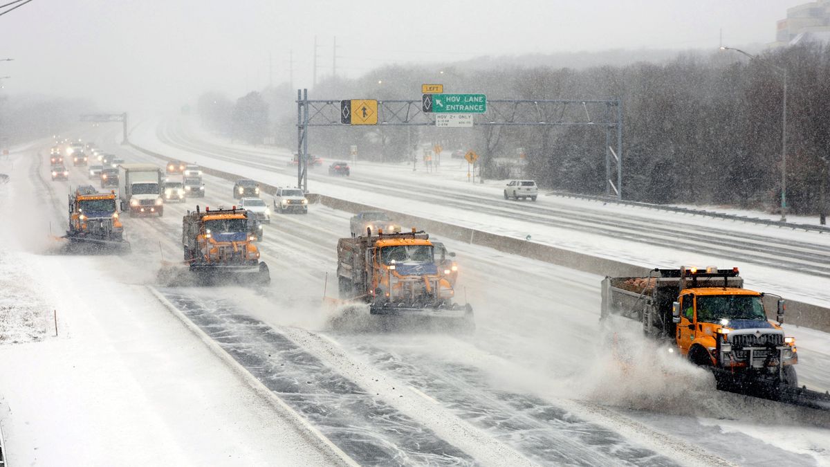 Islandia, N.Y.: Snow plows make their way east on the Long Island Expressway between exits 57-58 in Islandia, New York on January 25, 2026. (Photo by James Carbone/Newsday RM via Getty Images)