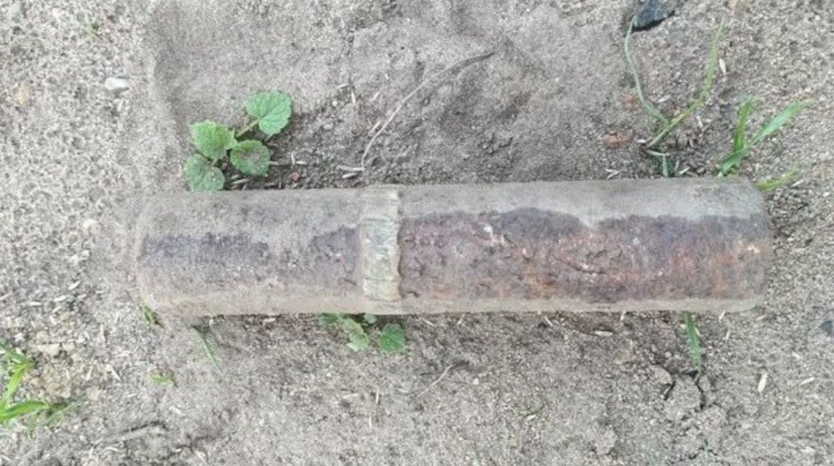 Niewybuch w Godlewie - Miernikach znaleziony podczas prac polowych