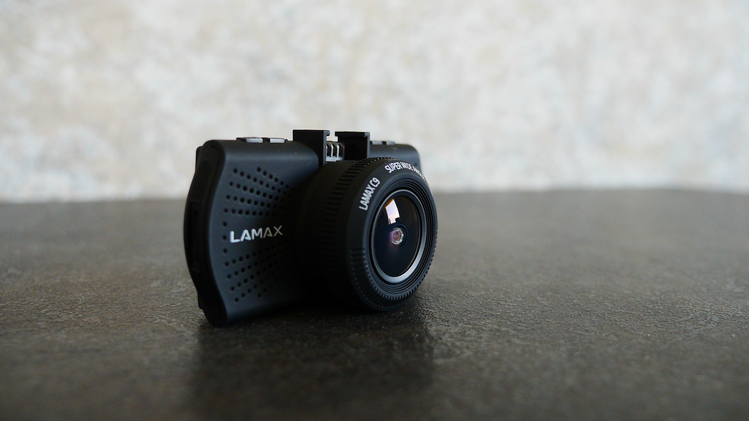 Krótki test LAMAX C9: Kamerka samochodowa z GPS i bazą fotoradarów 4