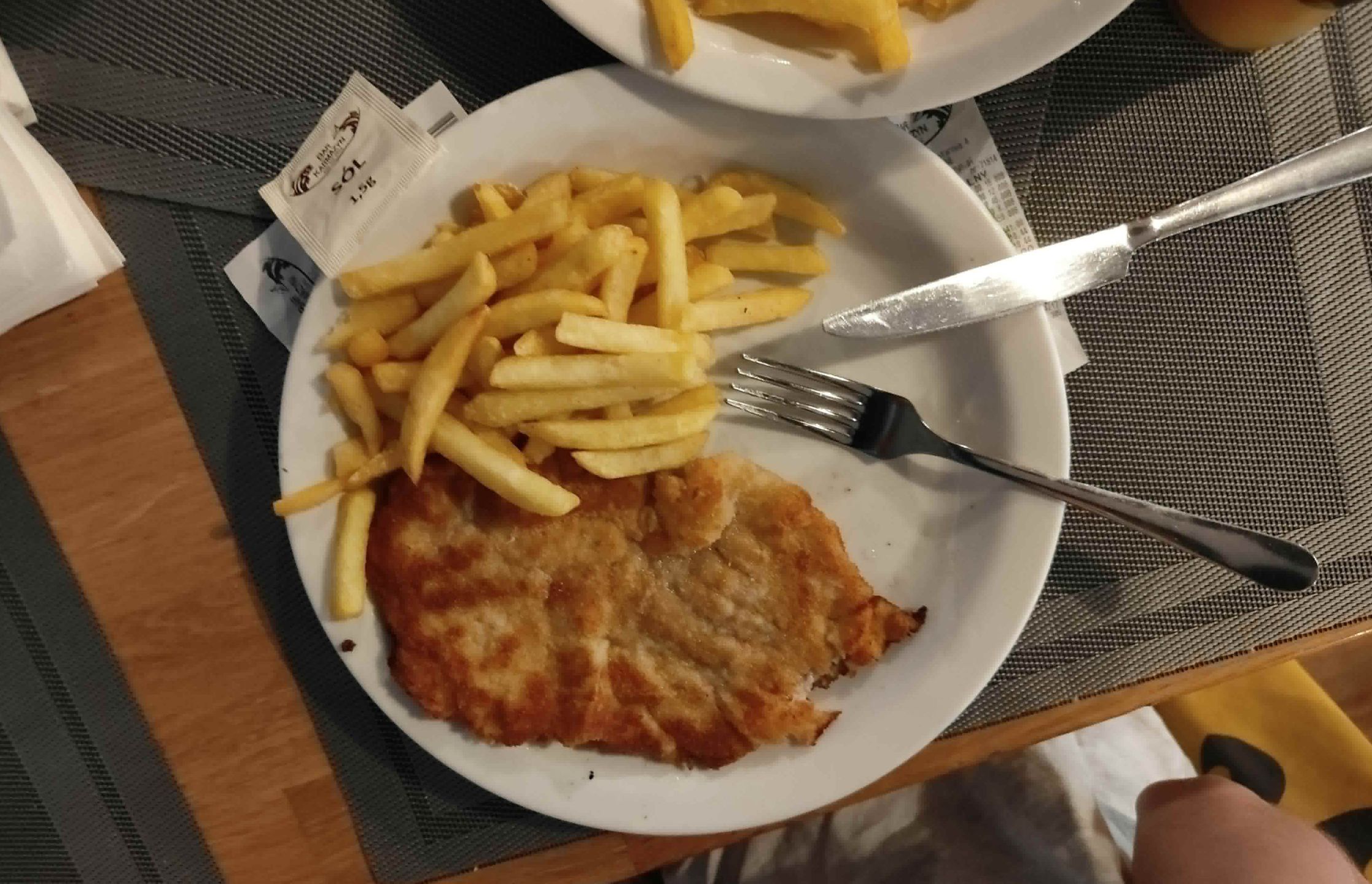 Bar Karmazyn - Zestaw schabowy i frytki