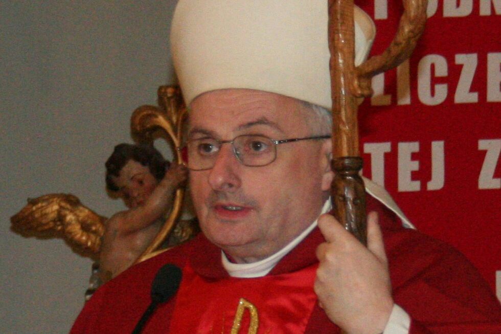Kim jest biskup Jacek Jezierski?