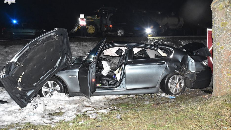 Zniszczony samochód 18-latka