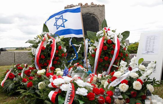 Towarzystwo Dziennikarskie: Politycy PiS zakłamują prawdę o zbrodni w Jedwabnem