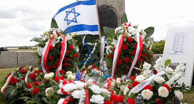 Towarzystwo Dziennikarskie: Politycy PiS zakłamują prawdę o zbrodni w Jedwabnem