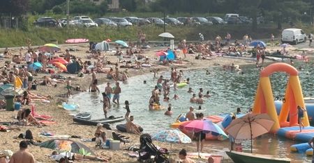 Tak parno, że ludzie uciekali z miasta. Prawdziwe tłumy na kąpielisku