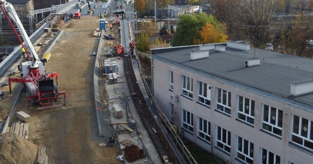 Częstochowa: Nowy wiadukt zaledwie kilkanaście centymetrów od przedszkola. "Nie ma planów na przeniesienie"