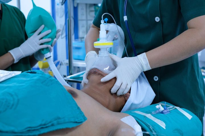 Anestetyki podaje się najczęściej dożylnie lub wziewnie