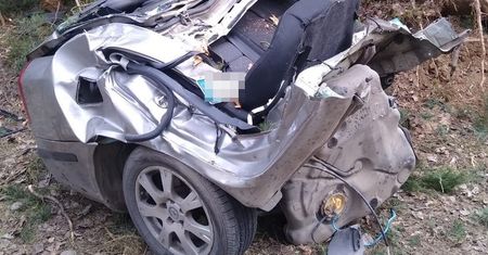 Makabra na Lubelszczyźnie. Skoda rozpadła się na dwie części