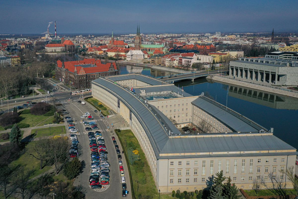 Koronawirus. Wrocław. Majówka nie na Wyspie Słodowej. Teren nadal zamknięty