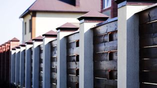 Płot bez wojny z sąsiadem. Jedna kartka oszczędzi ci tysiące