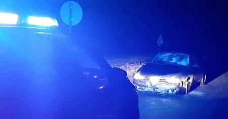 Pijany, bez prawka i na samych felgach jechał Alfa Romeo kolegi. Świętowali jego zdany egzamin na prawo jazdy